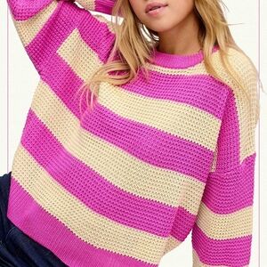 *NEW*LA MIEL STRIPED OPEN WEAVE CROPPED CREWNECK SWEATER. FUSCHIA/SMALL